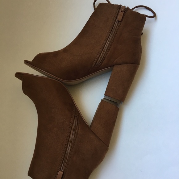 🔥Charles Albert Peep Toe faux suede Bootie Size 6 - Picture 3 of 7